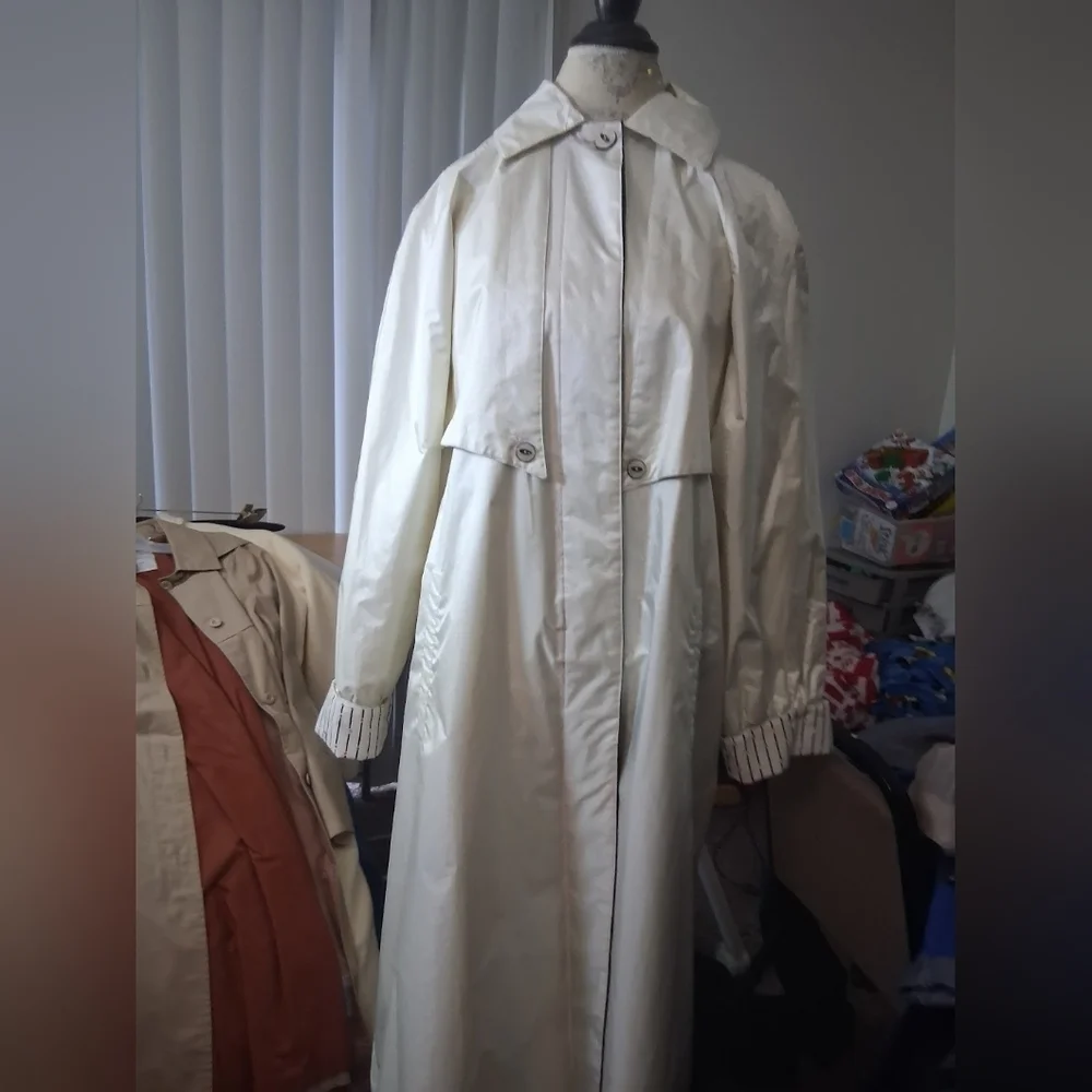 Chic Cream Trench Coat for Women